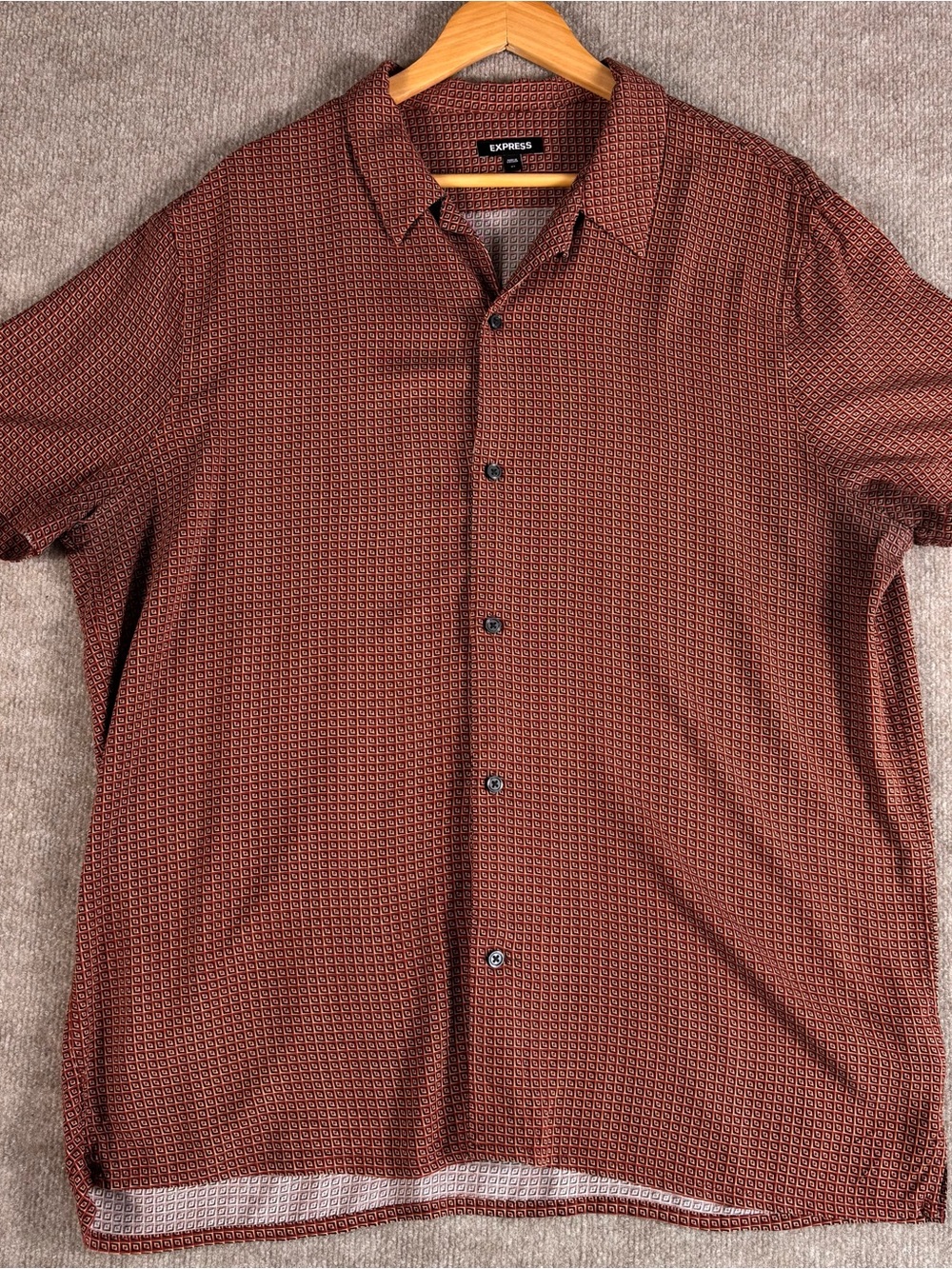 Express Men’s Short Sleeve Button-Down‎ Shirt - Rust/Burgundy Geo (read des)